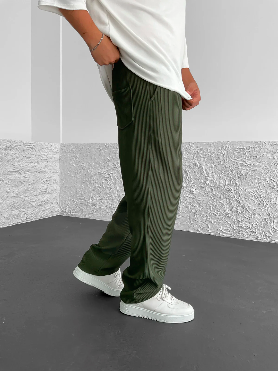 Theo | Relaxed Fit Corduroy Pants