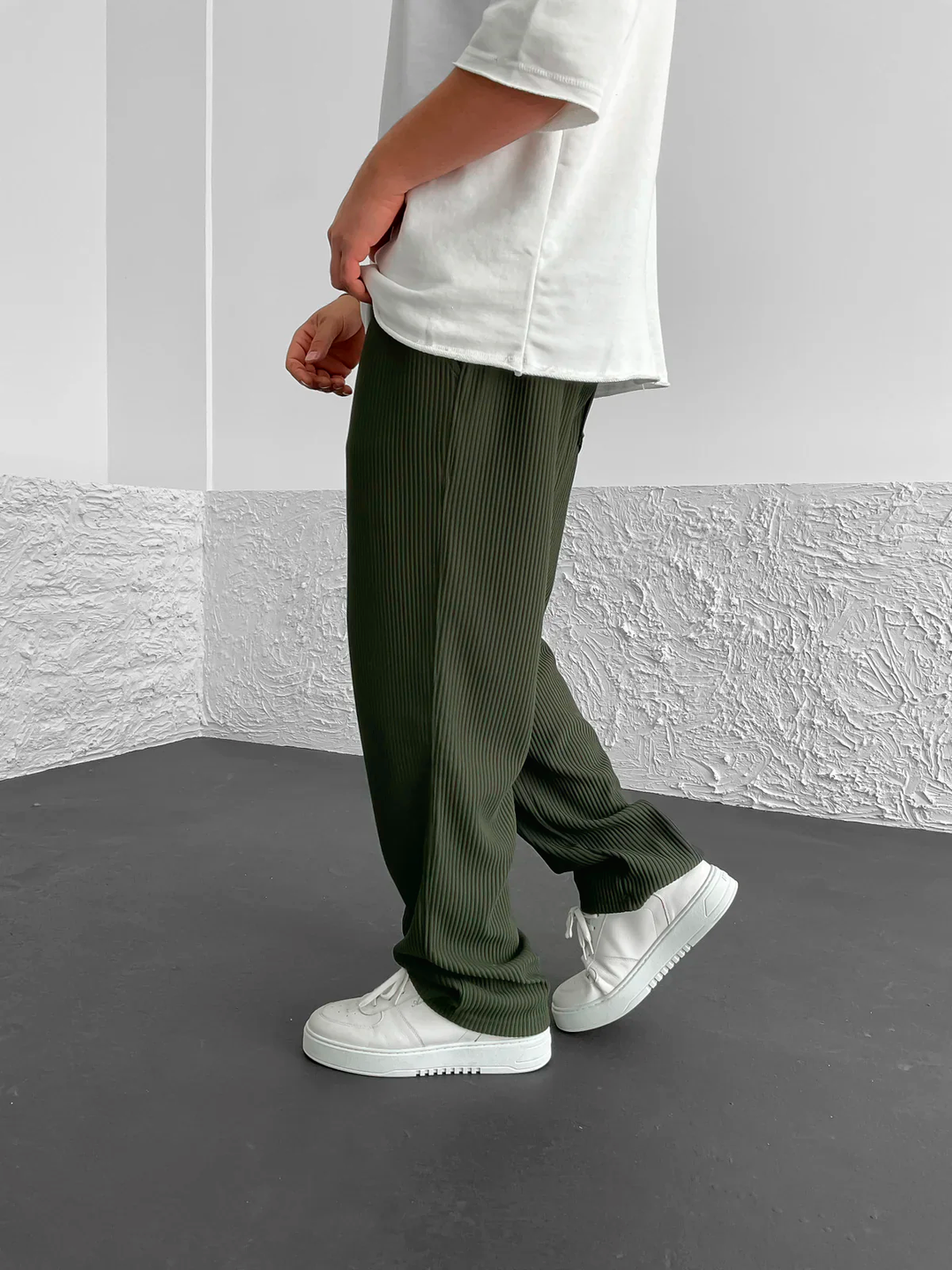 Theo | Relaxed Fit Corduroy Pants