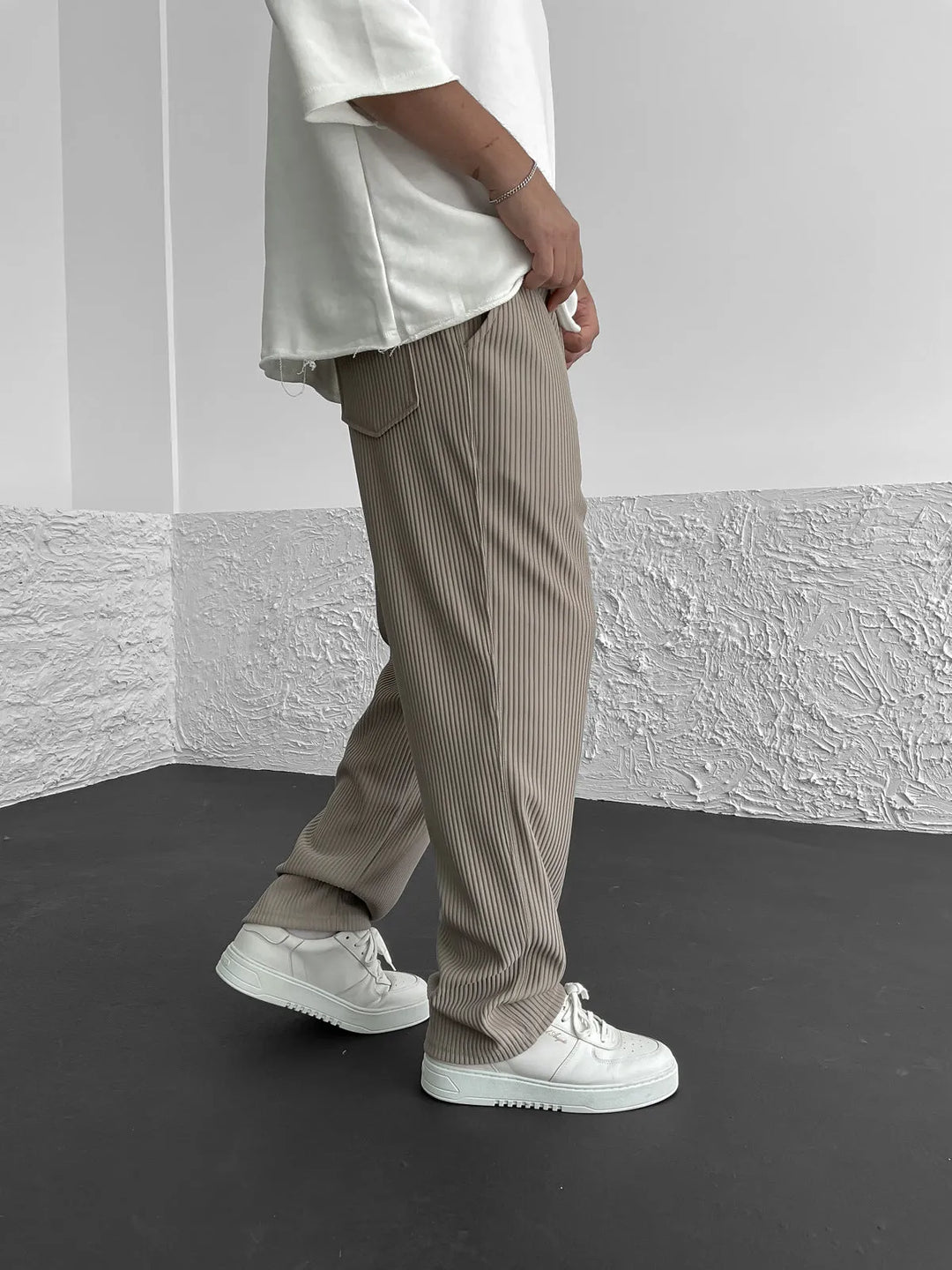 Theo | Relaxed Fit Corduroy Pants